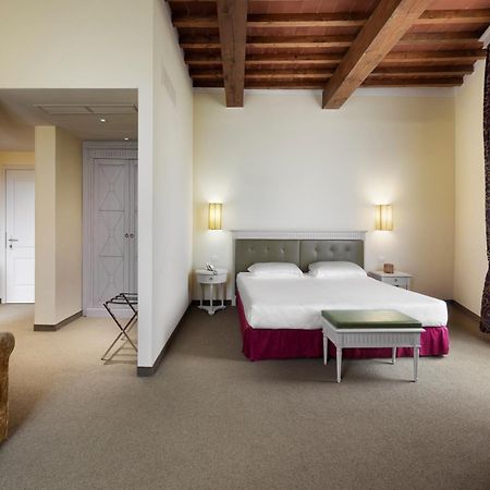 Lhp Hotel Черталдо Екстериор снимка