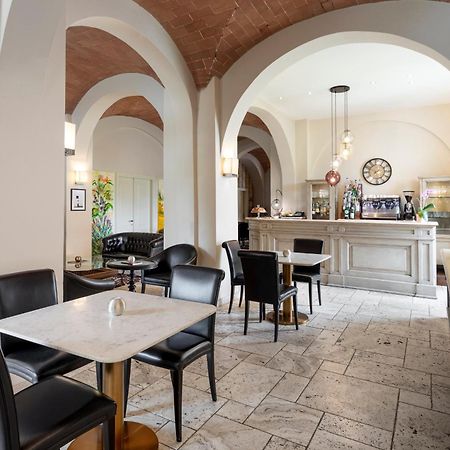 Lhp Hotel Черталдо Екстериор снимка