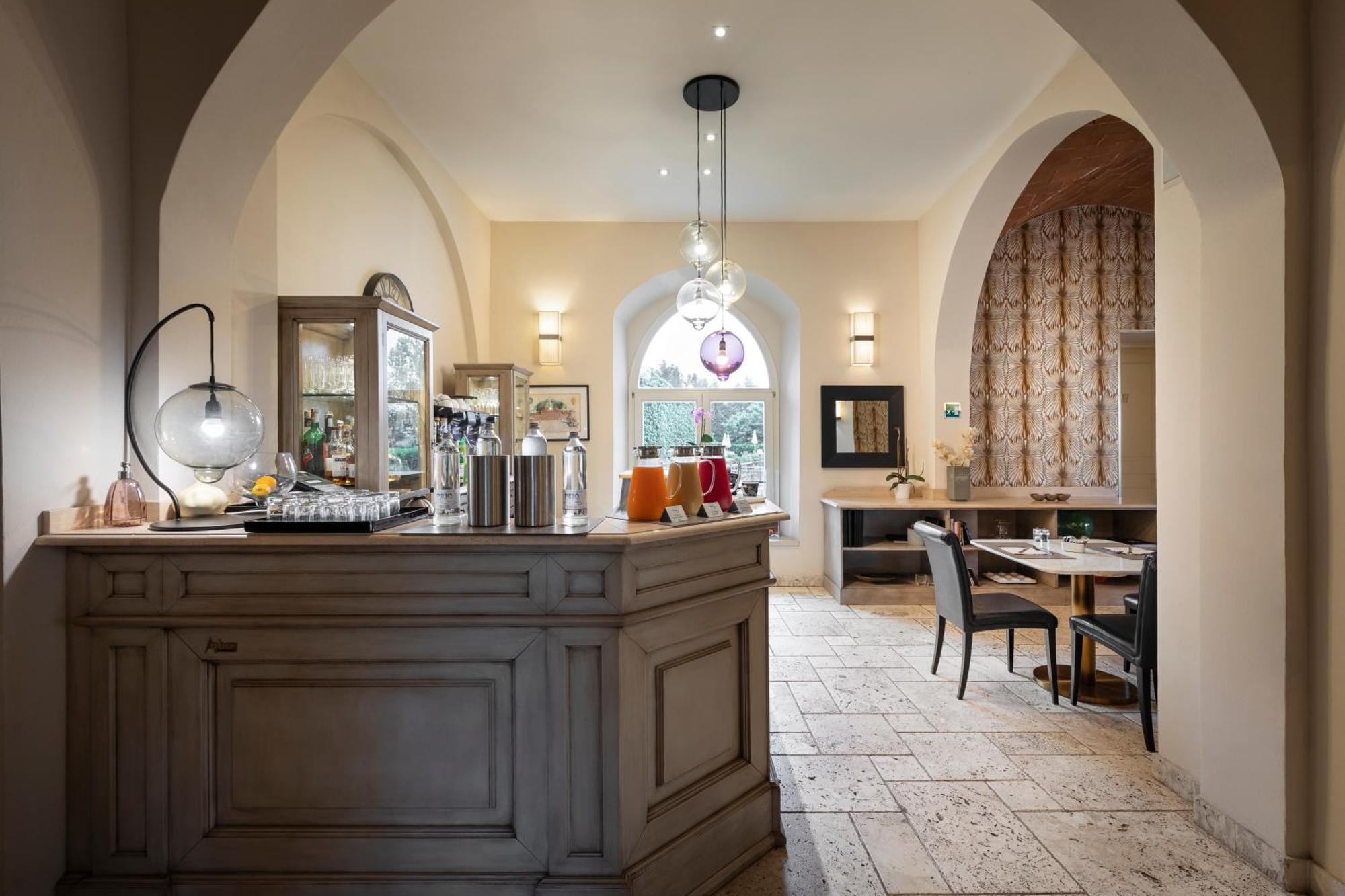 Lhp Hotel Черталдо Екстериор снимка