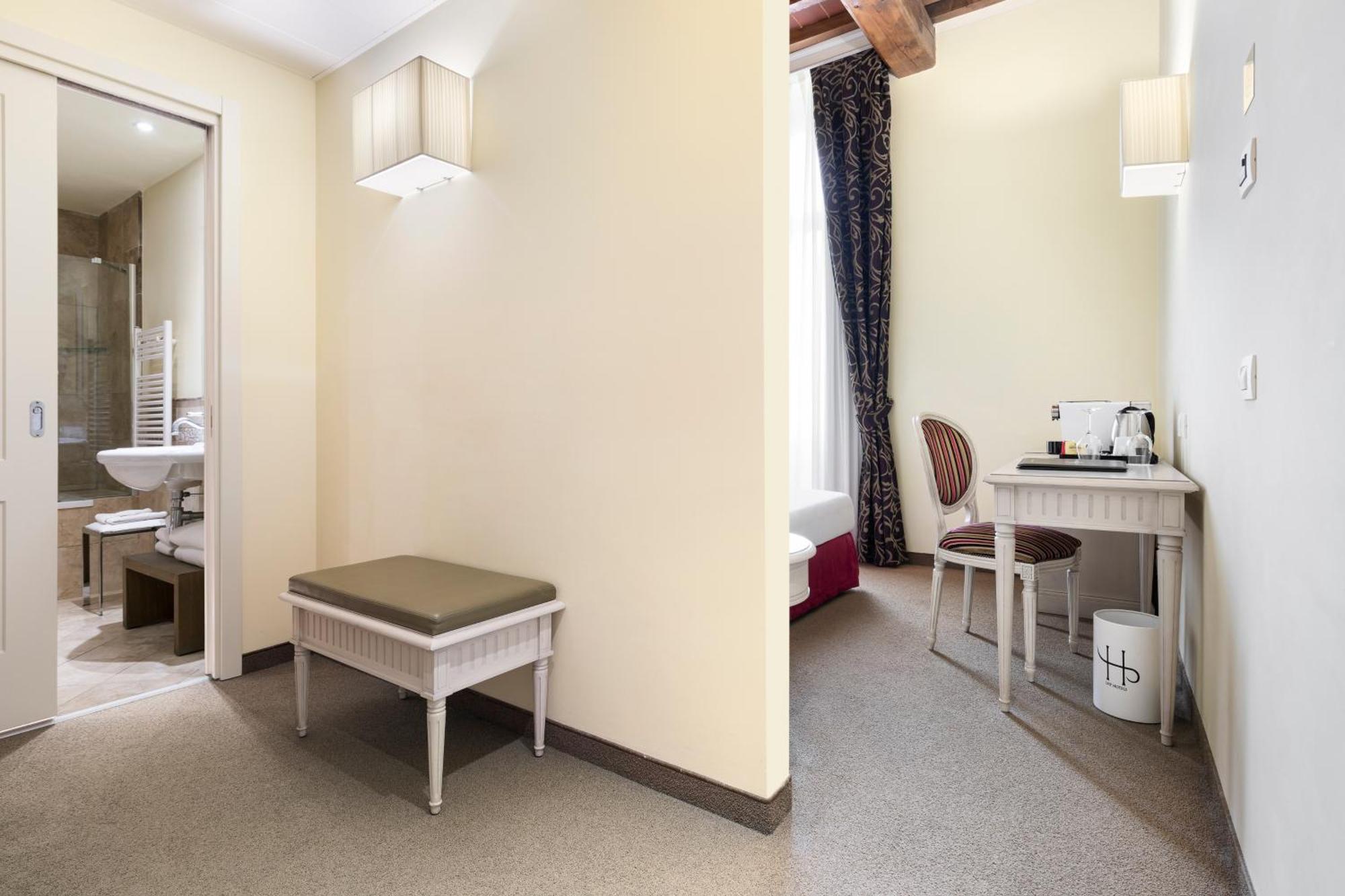 Lhp Hotel Черталдо Екстериор снимка