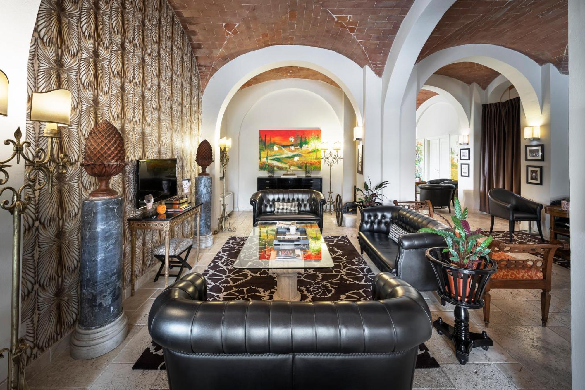 Lhp Hotel Черталдо Екстериор снимка