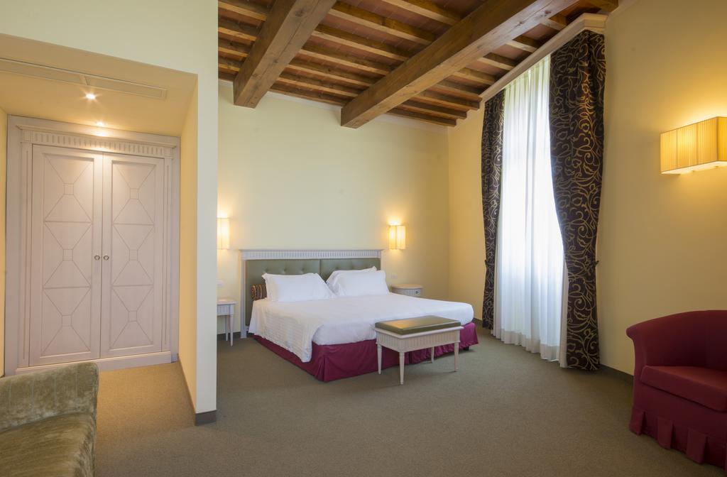 Lhp Hotel Черталдо Екстериор снимка