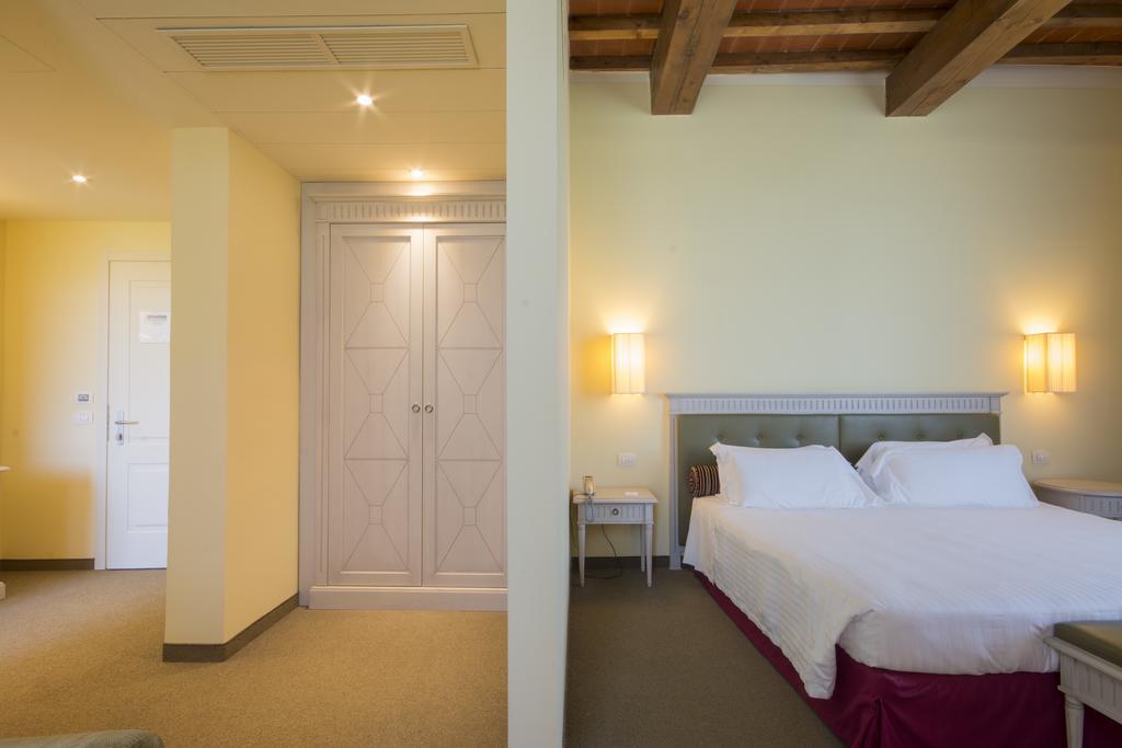 Lhp Hotel Черталдо Екстериор снимка