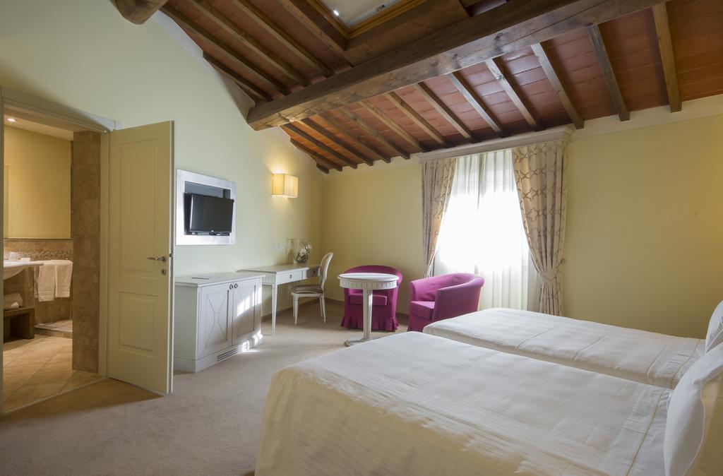 Lhp Hotel Черталдо Екстериор снимка