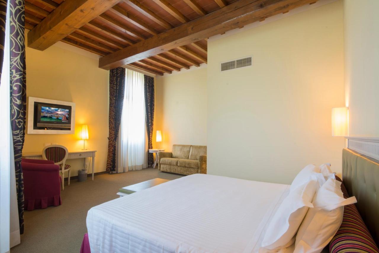 Lhp Hotel Черталдо Екстериор снимка